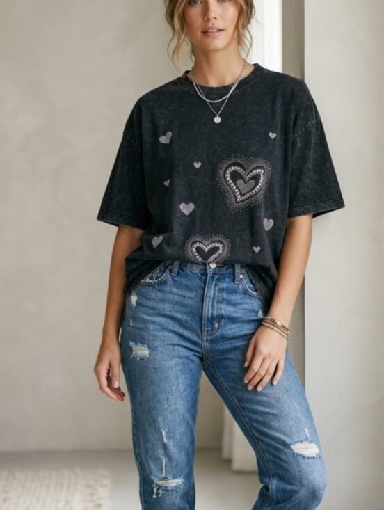 kiwi club Tops - Black Short Sleeve Tee with Iridescent Heart Studs NWOT Size M